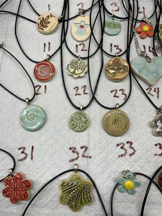 Aromatherapy pendant necklace