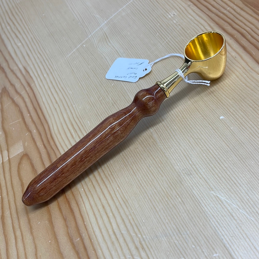 coffee scoop (gold/wood)